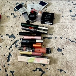 Assorted mix of FS and delux mid range make up as pic.  Everything included.
